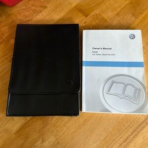 Volkswagen VW Beetle 2016 Owners Manual with case
